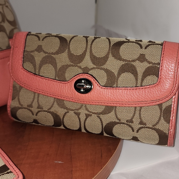 Coach Park Signature Coral Tote Canvas & Coral Leather Trim F23279 & F49165 - Picture 4 of 14